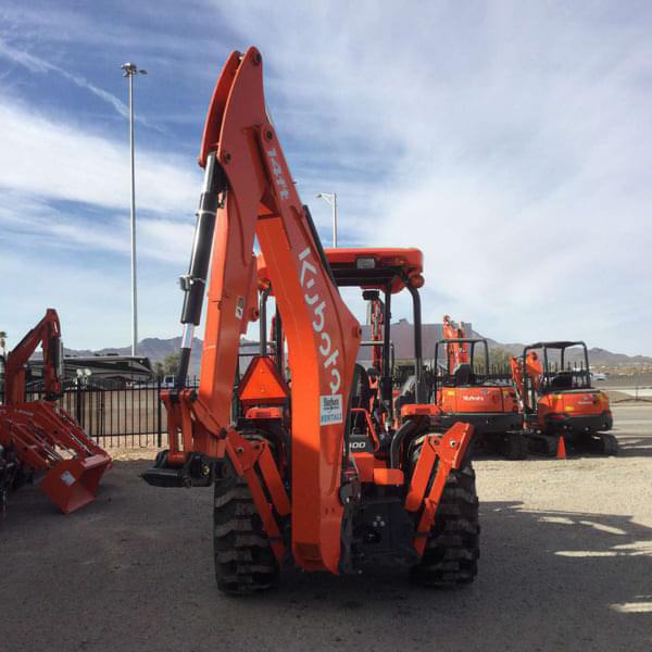 Image of Kubota M62 equipment image 3