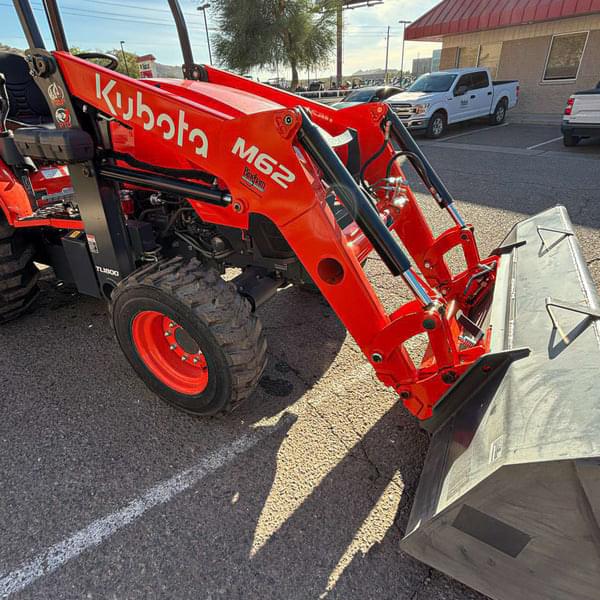 Image of Kubota M62 equipment image 4