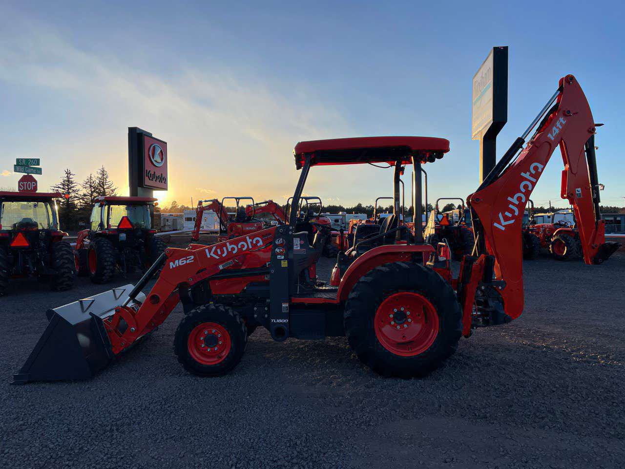 Kubota M62 Equipment Image0