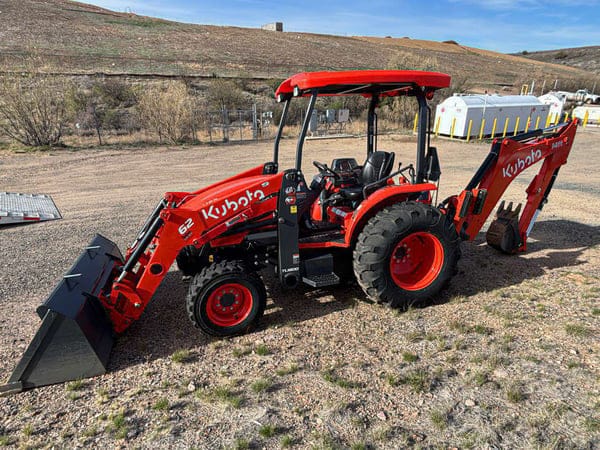 Kubota M62 Equipment Image0
