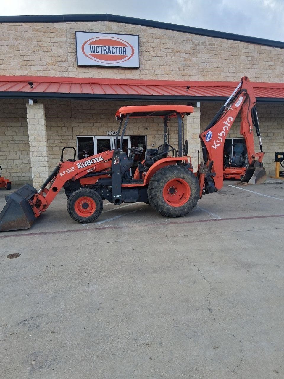 2020 Kubota M62 Equipment Image0