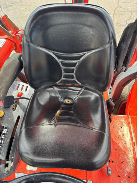 Image of Kubota M62 equipment image 4