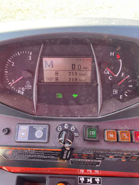 Image of Kubota M62 equipment image 4