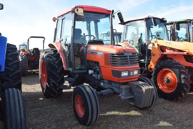 Image of Kubota M6800 equipment image 3