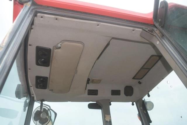 Image of Kubota M6800 equipment image 4