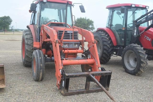 Image of Kubota M6800 equipment image 3