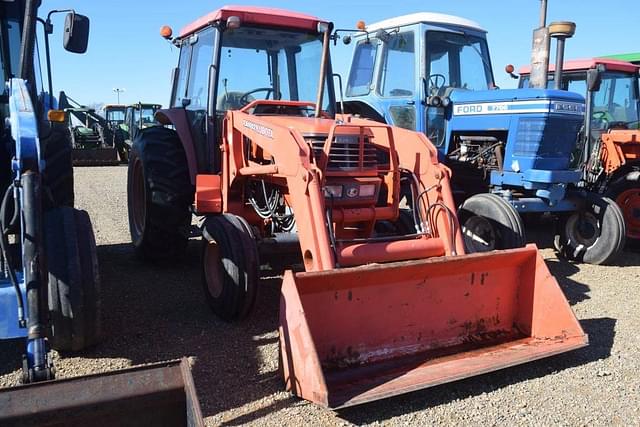 Image of Kubota M6800 equipment image 3