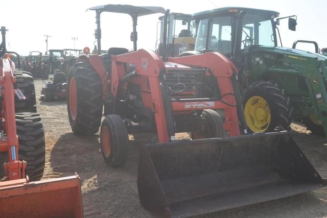 Image of Kubota M6800 equipment image 3
