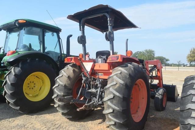 Image of Kubota M6800 equipment image 2