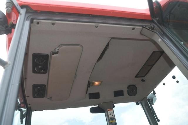 Image of Kubota M6800 equipment image 4
