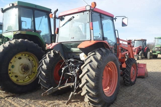 Image of Kubota M6800 equipment image 2