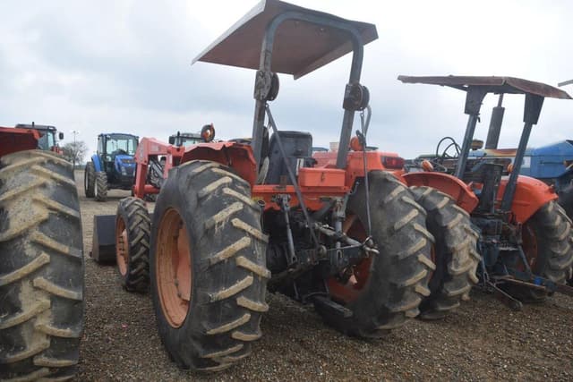 Image of Kubota M6800 equipment image 1