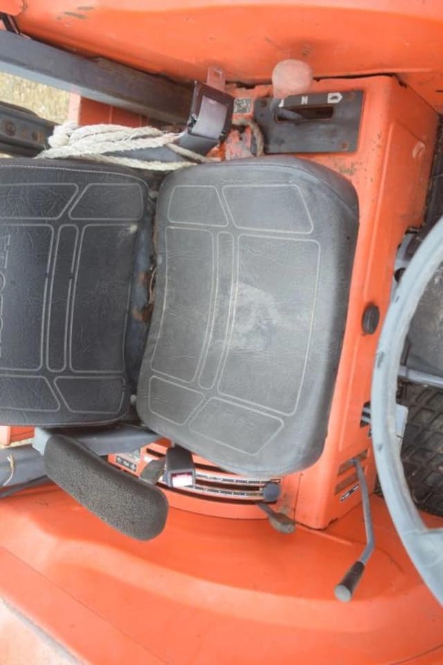 Image of Kubota M6800 equipment image 4
