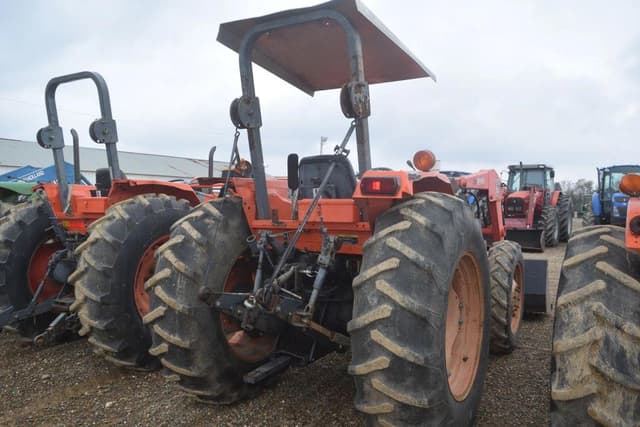 Image of Kubota M6800 equipment image 2