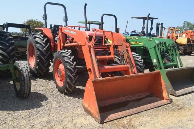 Image of Kubota M6800 equipment image 3