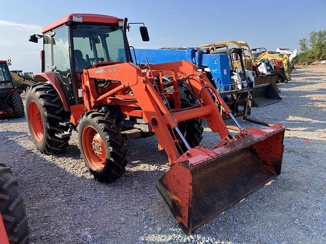 Image of Kubota M6800 equipment image 1