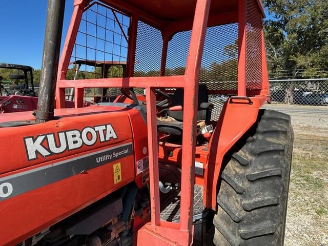 Image of Kubota M6800 equipment image 2