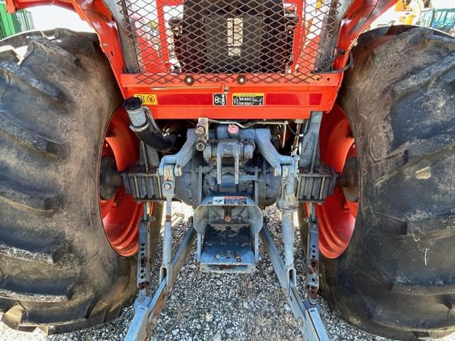 Image of Kubota M6800 equipment image 4