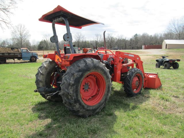 Image of Kubota M6800 equipment image 2