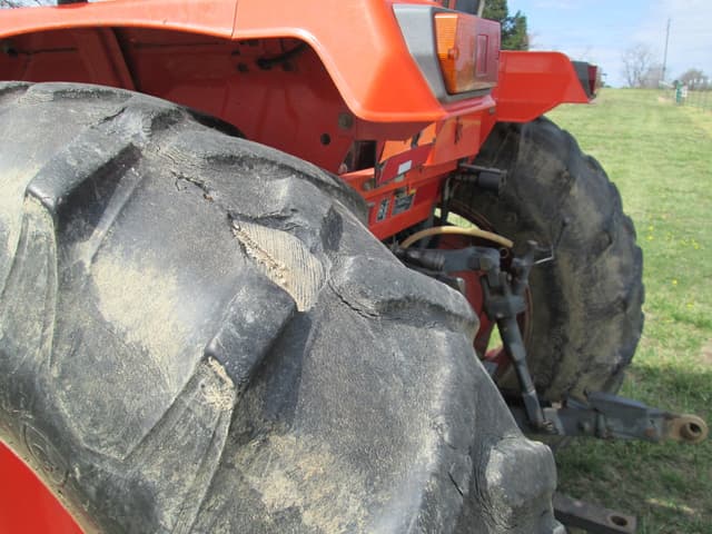 Image of Kubota M6800 equipment image 4