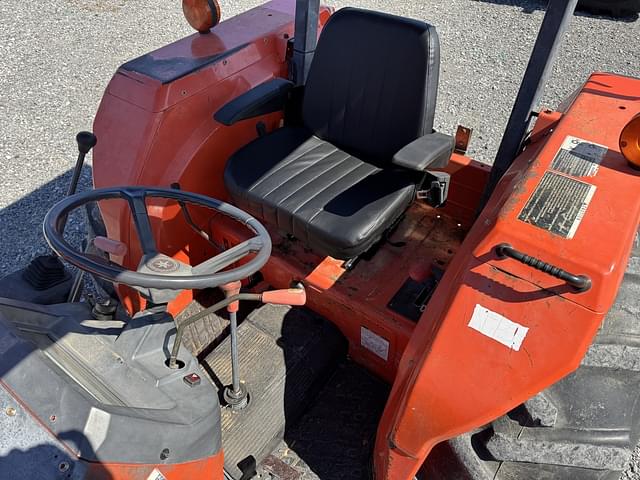 Image of Kubota M6800 equipment image 3