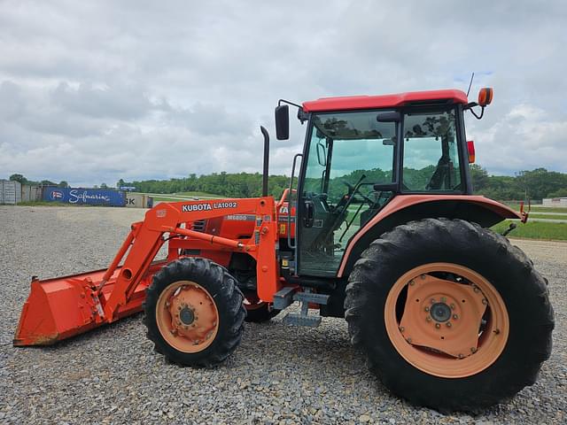 Image of Kubota M6800 equipment image 3