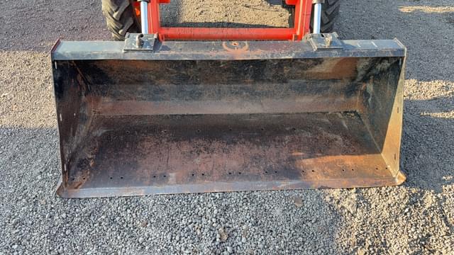 Image of Kubota M6800 equipment image 3