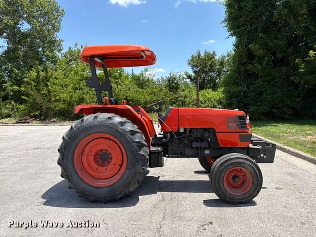 Image of Kubota M6800 equipment image 3
