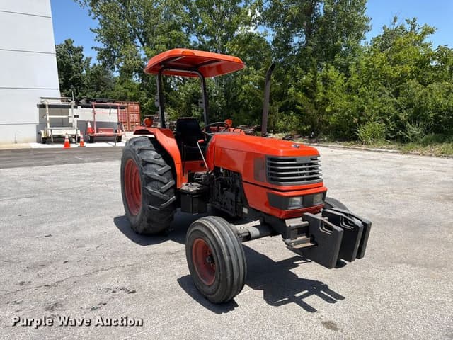 Image of Kubota M6800 equipment image 2