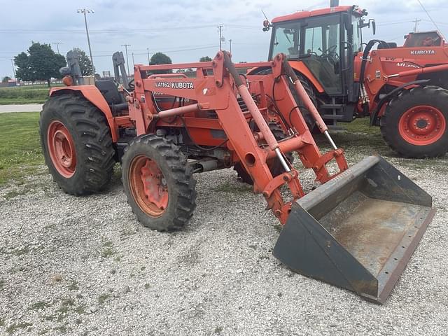 Image of Kubota M6800 equipment image 2