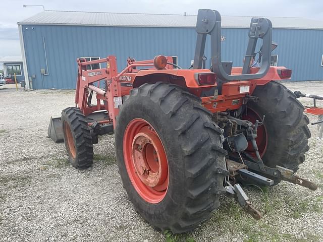 Image of Kubota M6800 equipment image 4