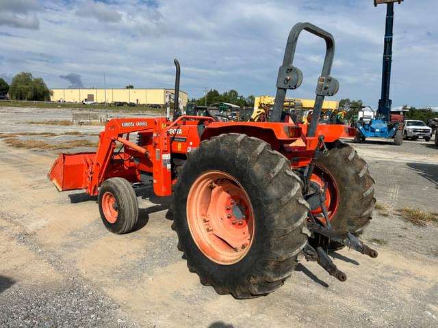 Image of Kubota M6800 equipment image 2