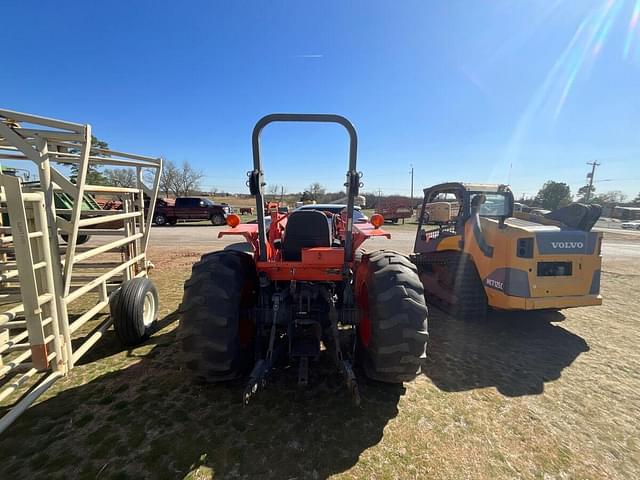 Image of Kubota M6800 equipment image 4