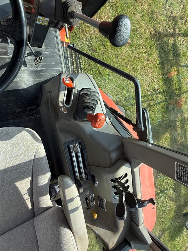 Image of Kubota M6800 equipment image 3