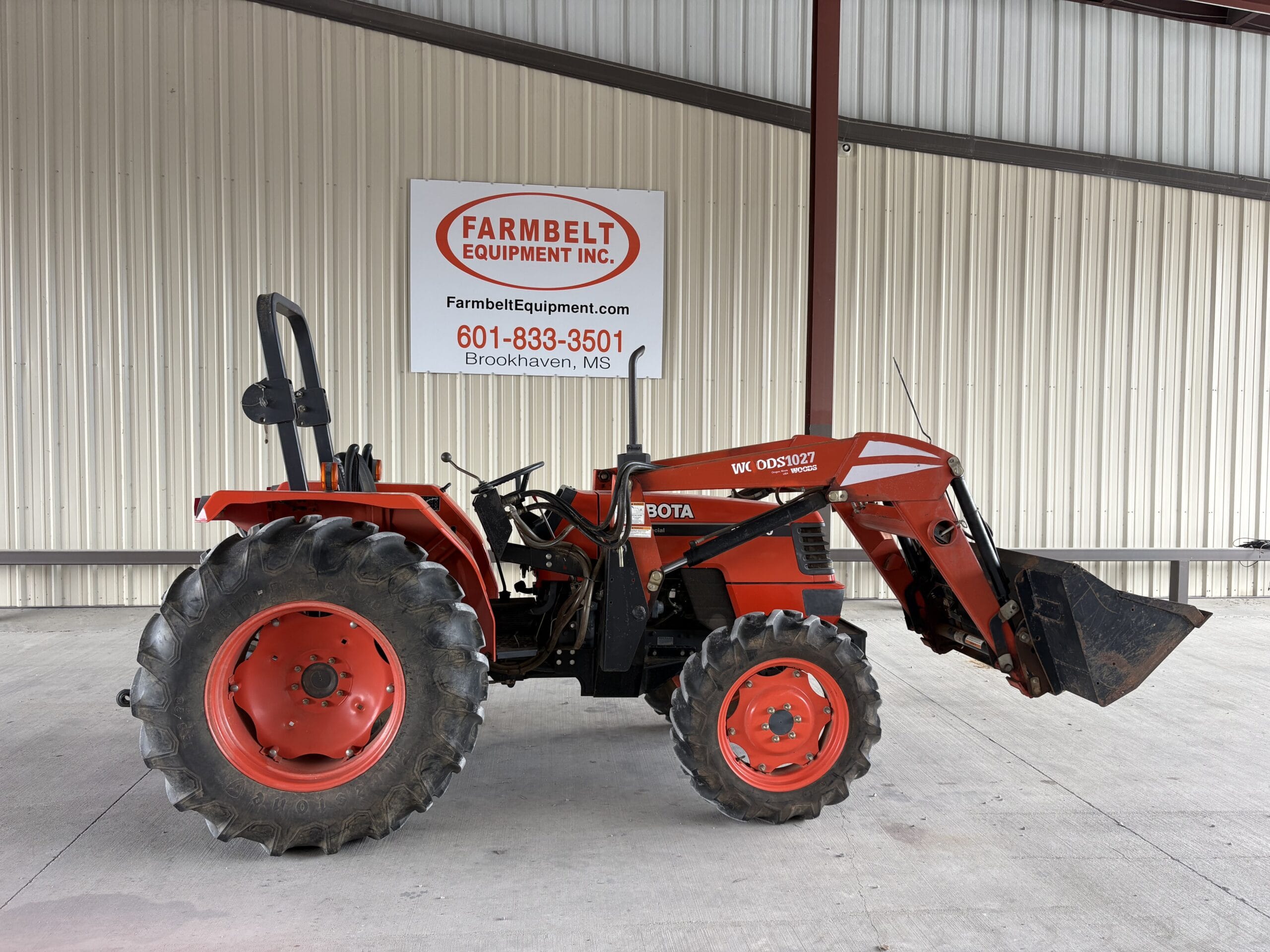 2002 Kubota M6800 Equipment Image0