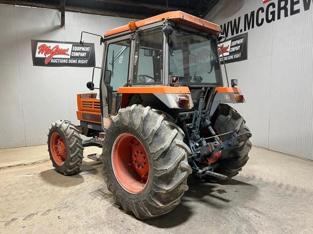 Image of Kubota M6950 equipment image 2