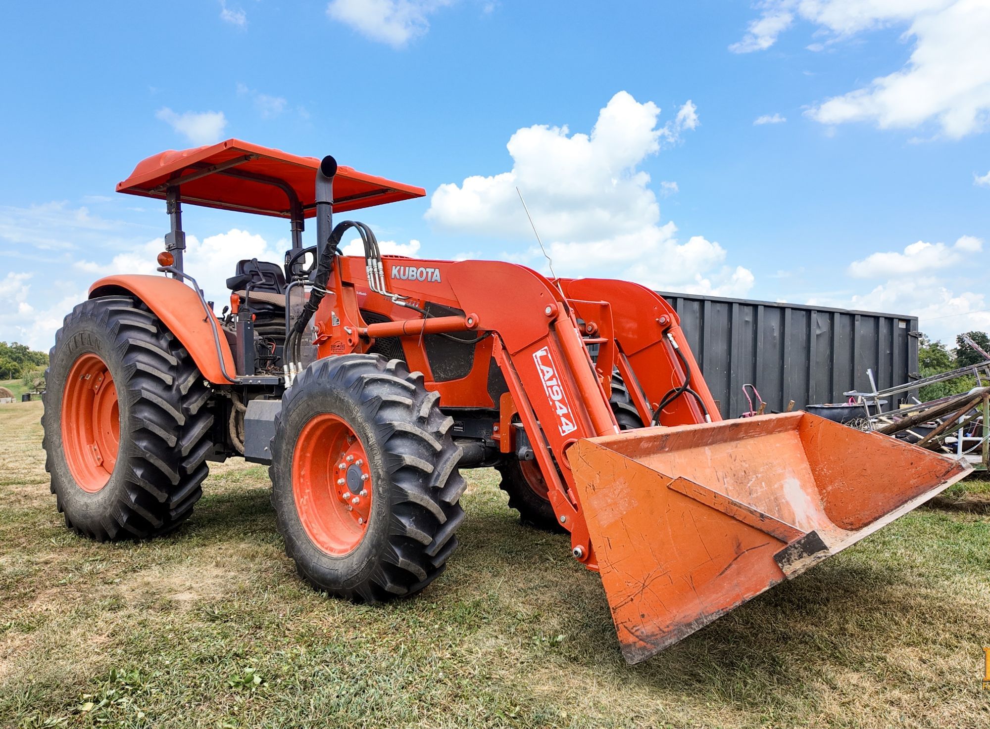 Kubota M6S-111 Equipment Image0