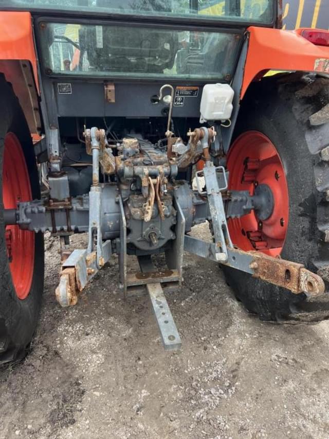 Image of Kubota M6S-111 equipment image 2