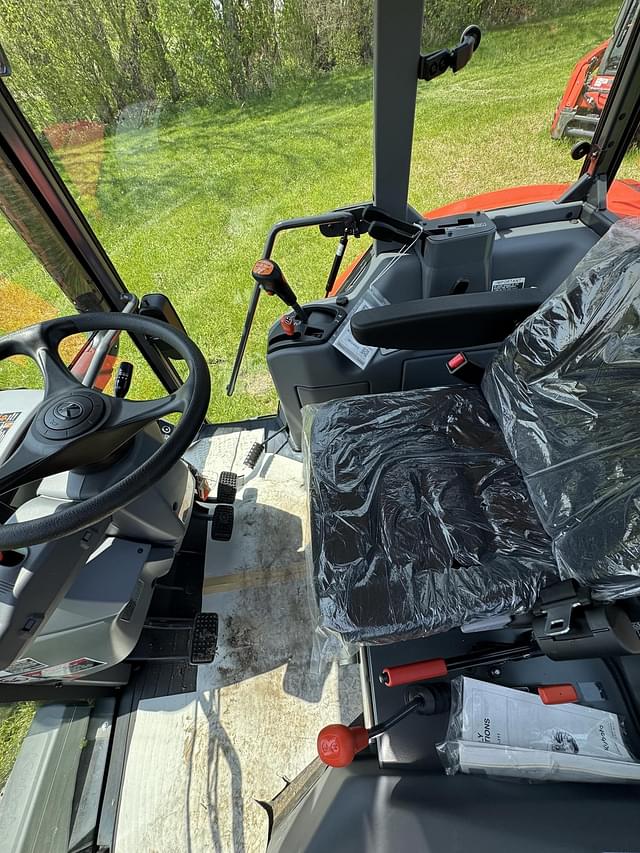 Image of Kubota M6S-111 equipment image 2