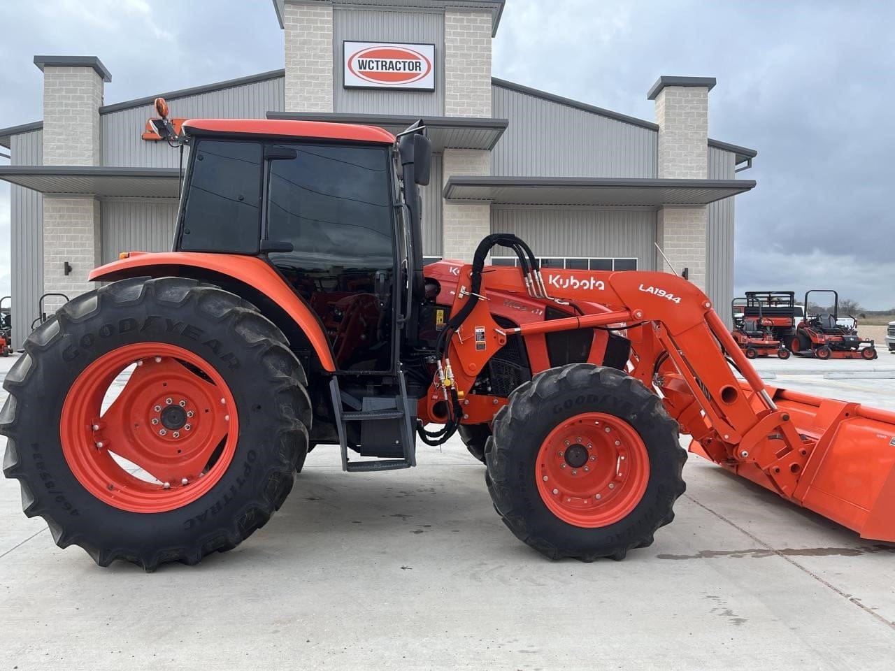 2025 Kubota M6S-111SHDC Equipment Image0