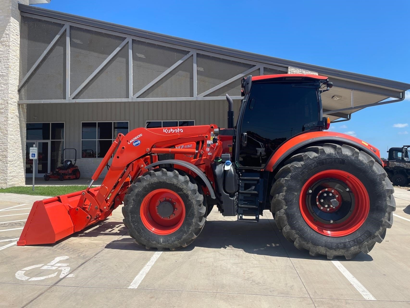 2020 Kubota M7.132 Deluxe Equipment Image0