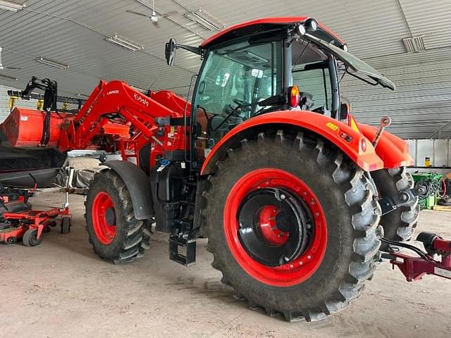 Image of Kubota M7.132 Deluxe equipment image 2