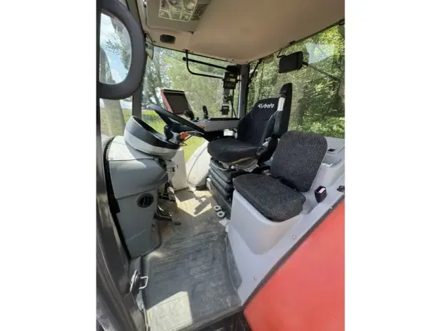 Image of Kubota M7.151 equipment image 3