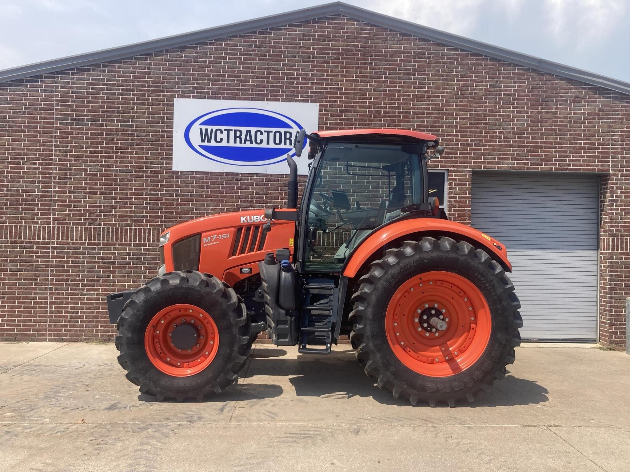 2016 Kubota M7.151 Premium Equipment Image0