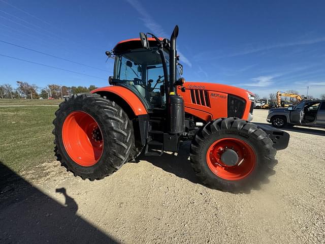 Image of Kubota M7.152 Deluxe equipment image 4