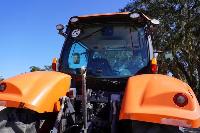 Image of Kubota M7.152 Deluxe equipment image 3