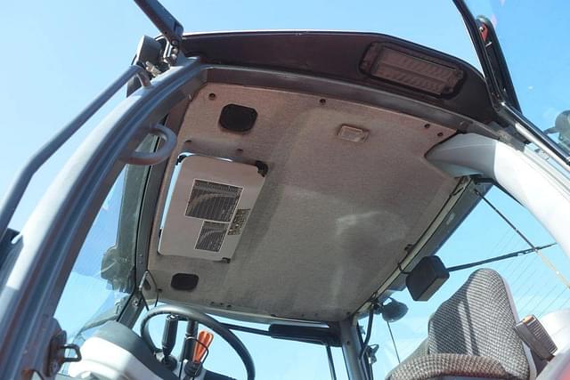 Image of Kubota M7.152 equipment image 4