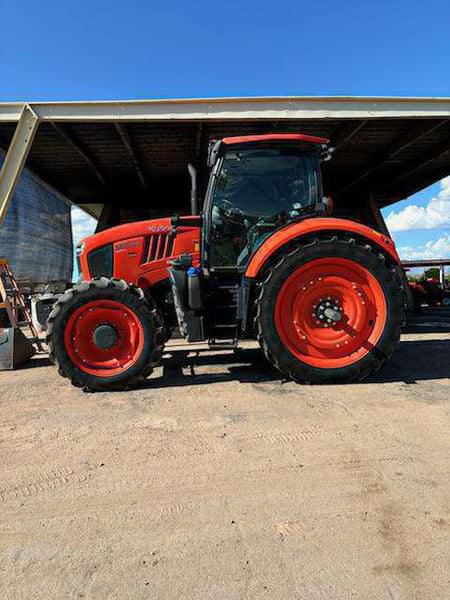 Image of Kubota M7.152 Deluxe equipment image 4