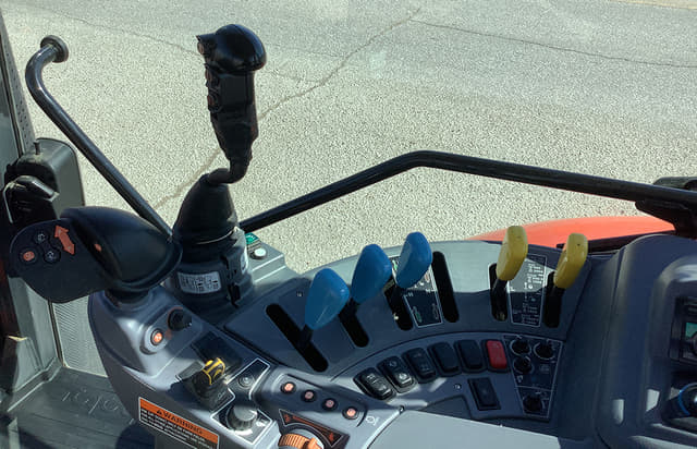 Image of Kubota M7.152 equipment image 4