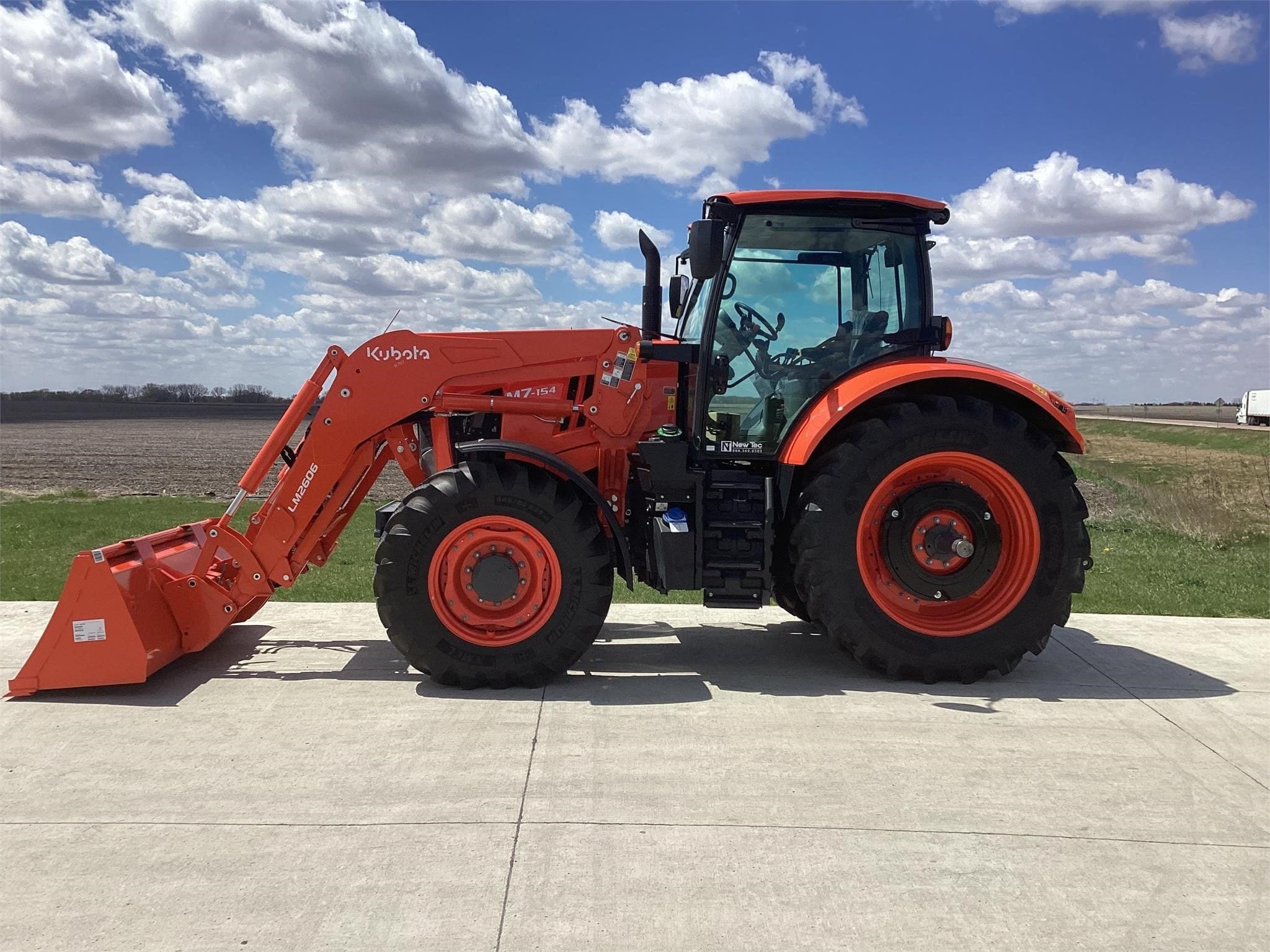 2024 Kubota M7.154 Deluxe Equipment Image0